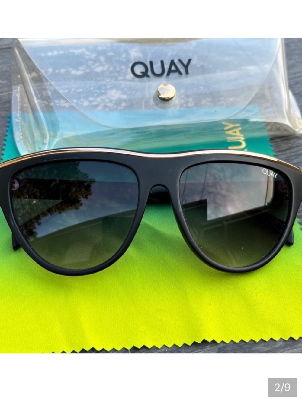 Quay Australia Sunglasses FLIGHT RISK - Picture 2 of 9